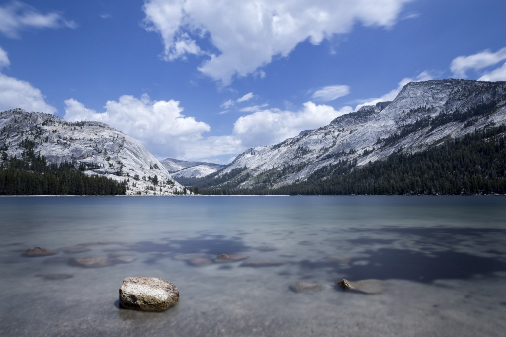 27 second long exposure photo of Tenaya Lake in Yosemite National Park
